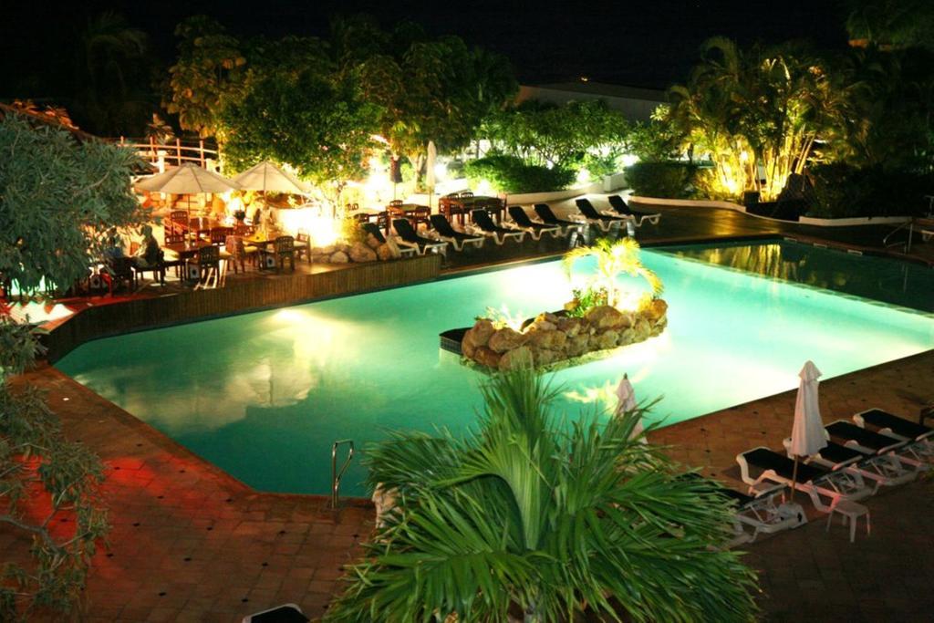Sapphire Beach Club Resort Cupecoy  Exterior photo